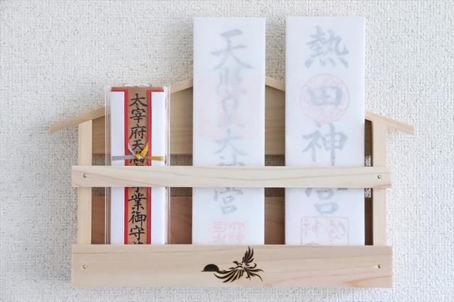 神棚 壁掛け かんたん 飛天 鳳凰 天井の 雲 焼印入り 簡易神棚 お札立て 石膏ボード壁に 簡単取付け 置いても かんたん 設置の通販はau Pay マーケット 神棚 神具 仏具 やまこう