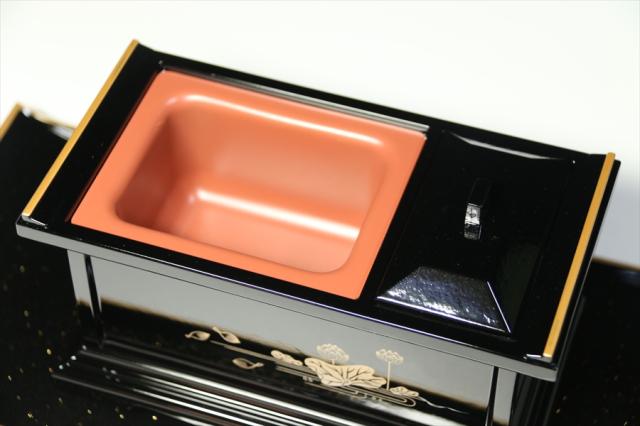 焼香盆セット 6寸 黒 内朱 返し付 Sm 2623 法事 法要 仏具 限定 国産 焼香盆 回し香炉 金蓮 お盆 お彼岸 お墓参り 供養の通販はau Pay マーケット 神棚 神具 仏具 やまこう