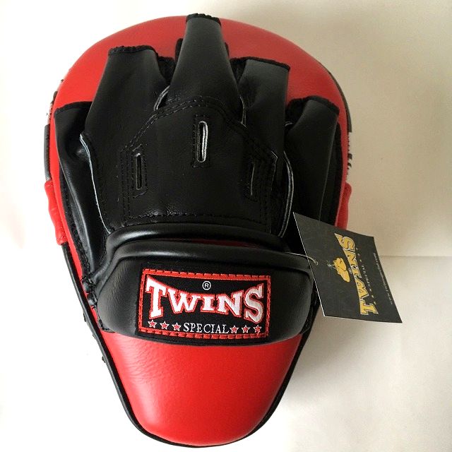 新品 正規 TWINS パンチングミット 赤甲黒 /ボクシング/ムエタイ/本革製/通販/大人用/キッズ用/ジュニア 新品 正規 TWINS パンチングミット 赤甲黒 /ボクシング/ムエタイ/本革