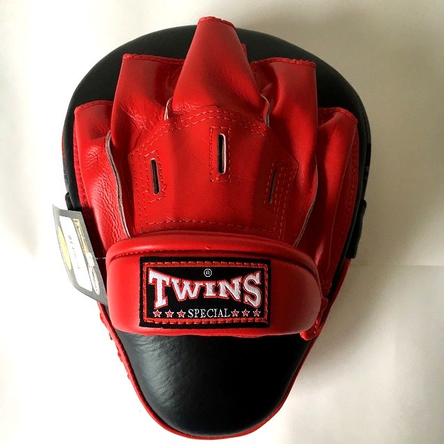 新品 正規 TWINS パンチングミット 黒甲赤 /ボクシング/ムエタイ/本革