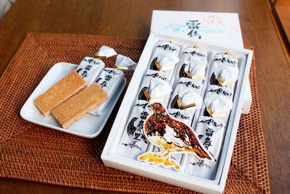 雷鳥の里9枚入 信州長野県のお土産 お菓子 洋菓子 お取り寄せ ご当地スイーツ ギフト クッキー ウエハース の通販はau Pay マーケット お土産どんぐり長野