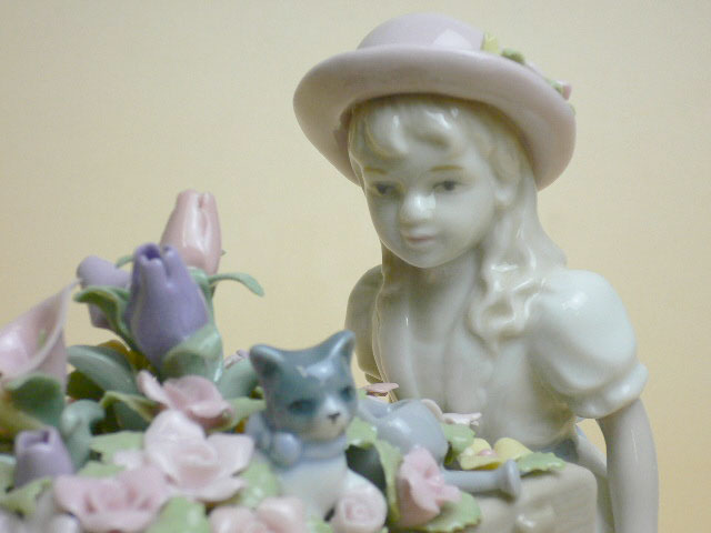 リヤドロ「花車」と「小鳥と話す少女」付属品「花の置物達」と