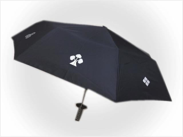 刀傘 折り畳み メンズ 男物 男性 日本 サムライ 黒色 8本骨 濡れると戦国武将家紋柄が浮き出る 着物 洋服の通販はau Pay マーケット 和さくら庵