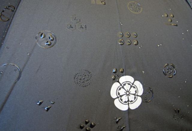 刀傘 折り畳み メンズ 男物 男性 日本 サムライ 黒色 8本骨 濡れると戦国武将家紋柄が浮き出る 着物 洋服の通販はau Pay マーケット 和さくら庵