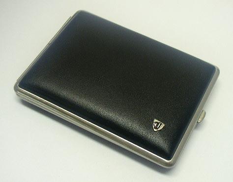 送料210円 新品 ドイツ製 老舗stoll社 シガレットケース 24本収納 70mm手巻き 両切りタバコ用 革巻スムースpvc ブラック の通販はau Pay マーケット 大同ネットshop 土日も発送ok