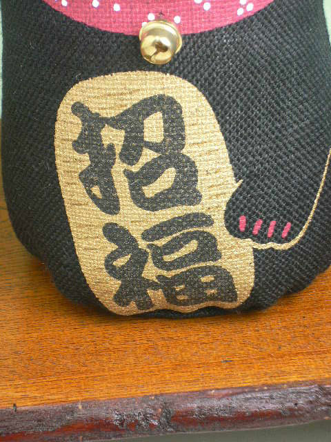 ペア招き猫　M　大入り巾着付き　２匹セット　三毛猫　黒猫　金運　招福　縁起物　セットでお得_4