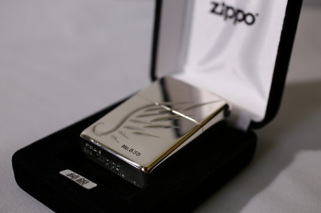 【限定ZIPPO】純銀ZIPPO◆V-WING 限定 シリアルナンバー入り 羽 正規品 人気 純銀ジッポ プレゼント スターリングシルバー ウイング  翼 ｜au PAY マーケット