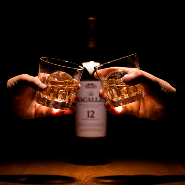 ポーラーアイストレイ 自宅で透明な丸氷を作れる アイストレ 丸い氷 バーの氷 グラス ウイスキー バーボン 水道水 冷凍庫 の通販はau Pay マーケット 株式会社ポニー