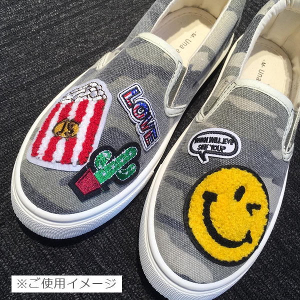 スマイルデコワッペン再入荷〜(^-^) スマイル ワッペン 刺繍 縦6cm×横6cm ウインク ニコちゃん 手芸 アップリケ ワッペンデコ ワッペンカスタム 手芸母の日 プレゼント ギフト