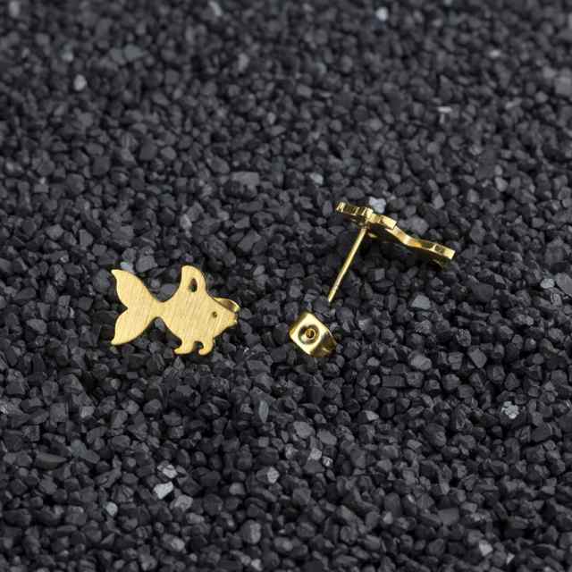 金魚ステンレスピアス（1ペア） 両耳 サカナ 魚 熱帯魚 フィッシュ 出