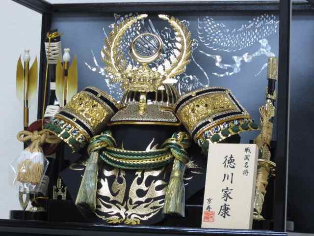 写真立てオルゴール付き 五月人形 兜飾り ケース入り 間口43×奥行30×高さ38cm 12号徳川緑兜ケース飾り YN31331GKC 徳川家康 の通販はau PAY マーケット - 弓戸人形店 写真立てオルゴール付き 五月人形 兜飾り ケース入り 間口43×奥行30×高さ38cm 12号徳川緑兜ケース飾り YN31331GKC 徳川家康 の通販はau PAY マーケット - 弓戸人形店