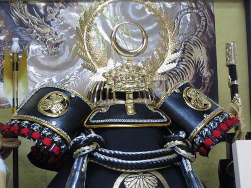 京寿 五月人形 兜飾り ケース入り 木製弓太刀付 間口43×奥行30×高さ 