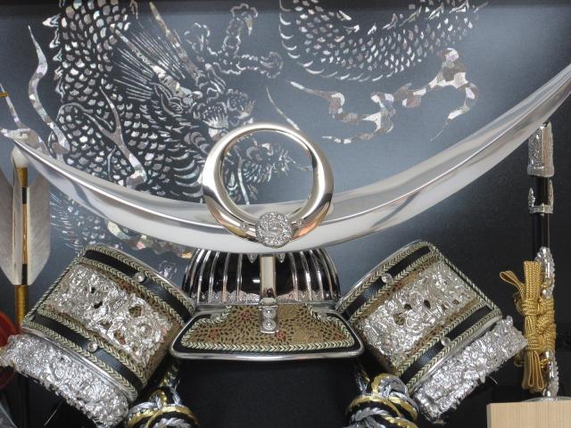 伊達兜ケース飾り 毛氈 写真立てオルゴール付五月人形 12号伊達兜ケース飾りYN30341GKC しだれ桜 伊達政宗 kabuto オルゴール 毛氈 写真立てオルゴール付五月人形 12号伊達兜ケース飾り