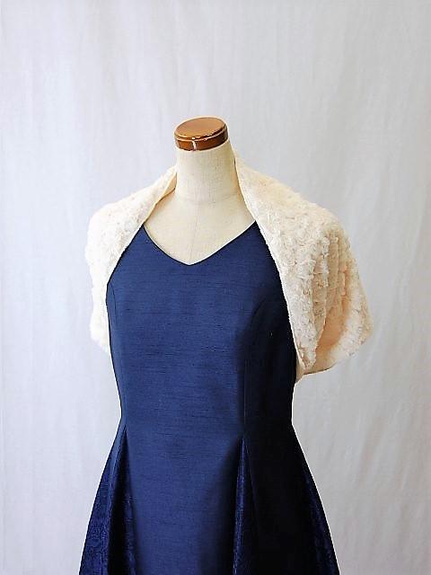 ストール059 結婚式 パーティー ファーストール ショール 冬 ベージュ 渦巻き ふわふわ ファー ショール 即納 メール便送料無料の通販はau Pay マーケット ドレス大好き アバンティ