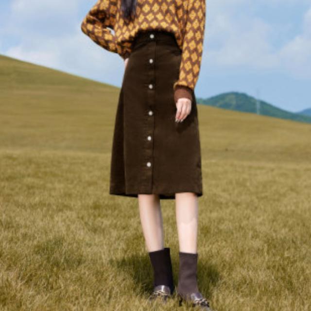 ハイウエスト スカート 送料無料 個性的 ミモレ ポケット ボタン Aライン コーデュロイ かわいい 大人可愛い きれいめ 上品 シンプル カジュアル おしゃれ 主役級 存在感 こなれ感 抜け感 とろみ感 ガーリー レトロ レディース 学生 OL_