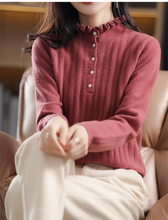 トップス セーター 送料無料 個性 ニット 長袖 フリルネック ボタン かわいい 大人可愛い きれいめ 上品 シンプル カジュアル おしゃれ 主役級 存在感 こなれ感 とろみ感 抜け感 ガーリー レトロ 秋 冬 レディース 学生 ママ OL デート トップス セーター 送料無料 個性 ニット 長袖 フリルネック ボタン