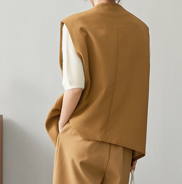 パンツ ベスト スーツ ショートパンツ ショート丈 袖なし ノースリーブ Vネック 襟なし ストレート 前開き 薄手 2点セット ツーピース シンプル カジュアル お洒落 大人女子 こなれ感 個性的 クール 存在感 抜け感 無地 春 夏 秋 誕生日 10代 20代 30代 女性用 ママ OL 通勤 パンツ ベスト スーツ ショートパンツ ショート丈 袖なし ノースリーブ