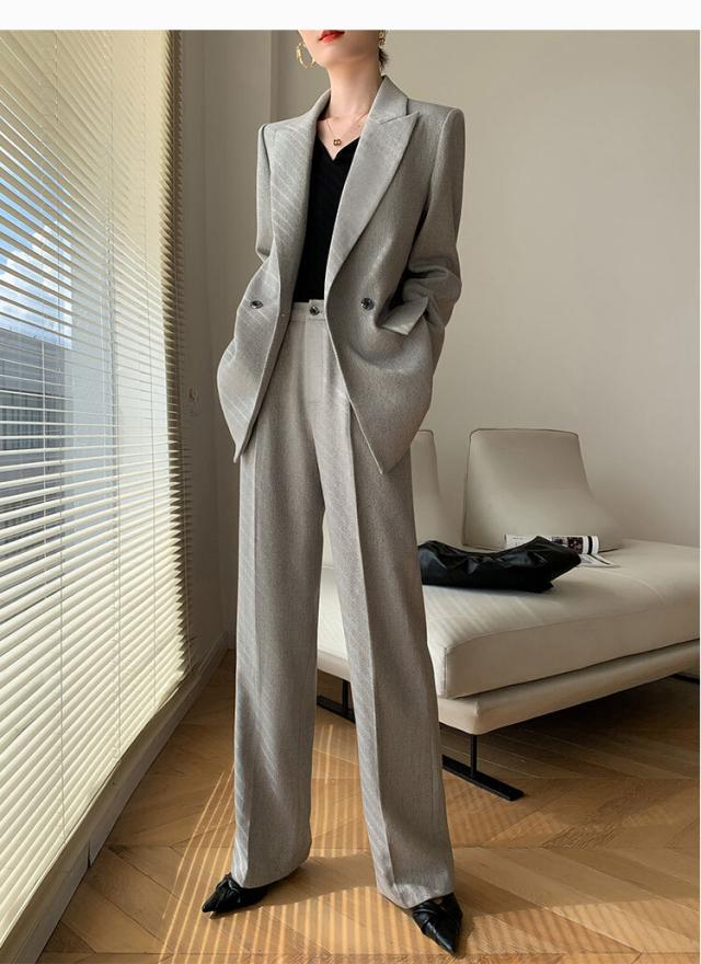 スーツ レギュラー丈 長袖 レギュラー袖 襟付き スーツカラー ポリエステル ウール 厚手 シンプル カジュアル 大人 上品 お洒落 大人女子 こなれ感 ルーズ クール 存在感 フォーマル ロイヤル 無地 秋 冬 誕生日 入学式 入園式 冠婚葬祭 クリスマス 20代 30代 40代 女性用 スーツ レギュラー丈 長袖 レギュラー袖 襟付き スーツカラー