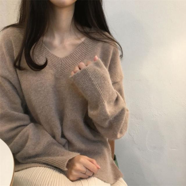 トップス ニットソー セーター 袖あり 長袖 Vネック ストレート Iライン ふわふわ ニット かわいい 大人可愛い きれいめ シンプル 大人 上品 おしゃれ お洒落 大人可愛い 大人女子 こなれ感 ラブリー キュート ガーリー モダン 存在感 とろみ感 抜け感 無地 秋 冬 クリスマス