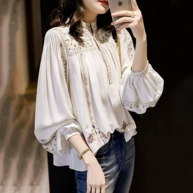 トップス シャツ ブラウス 白シャツ 刺繍 ふんわり ふわふわ 袖あり 長袖 Uネック ラウンドネック パフスリーブ 大人可愛い きれいめ シンプル カジュアル 大人 上品 おしゃれ お洒落 大人女子 こなれ感 モード系 モダン セクシー シック 無地 春 秋 冬 ビジネス OL 通勤