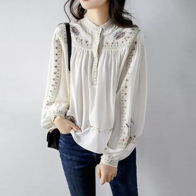 トップス シャツ ブラウス 白シャツ 刺繍 ふんわり ふわふわ 袖あり 長袖 Uネック ラウンドネック パフスリーブ 大人可愛い きれいめ シンプル カジュアル 大人 上品 おしゃれ お洒落 大人女子 こなれ感 モード系 モダン セクシー シック 無地 春 秋 冬 ビジネス OL 通勤 トップス シャツ ブラウス 白シャツ 刺繍 ふんわり ふわふわ 袖あり