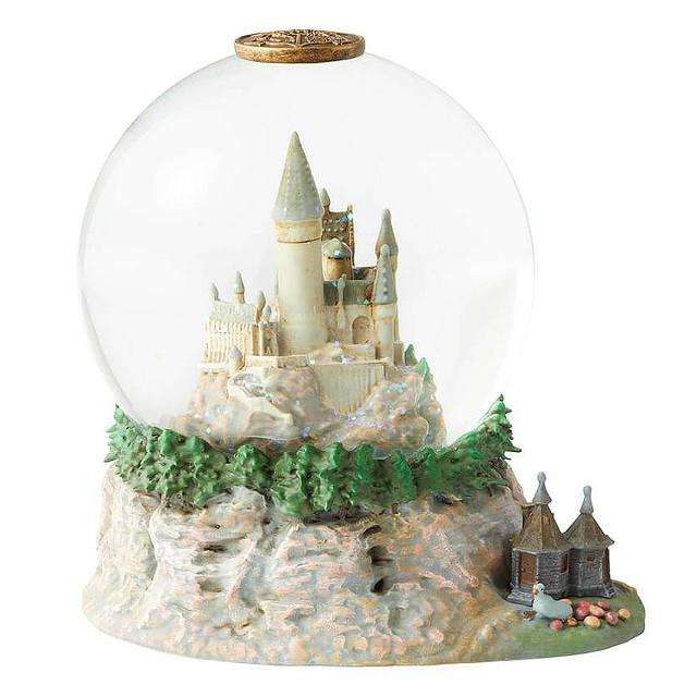 エネスコ enesco ハリーポッター Harry Potter スノードーム ホグワーツ魔法魔術学校 6004342 ホワイト系マルチ ホグワーツ城 置物 インテリア オブジェ 玄関 リビング 室内用 ネスコ おしゃれ インテリア 玄関 リビング 室内用 ディスプレイ プレゼント クリスマス_1