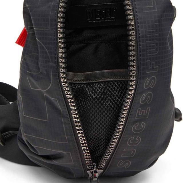 ディーゼル DIESEL バッグ ボディバック センタージップ カバン ジップポケット ワンショルダー X10054 P6872 T8013 メンズ ブラック ブ_4