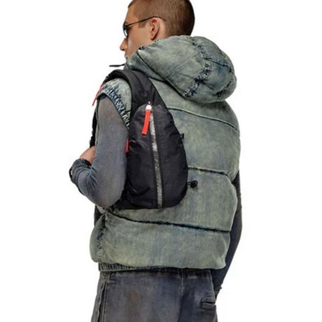 ディーゼル DIESEL バッグ ボディバック センタージップ カバン ジップポケット ワンショルダー X10054 P6872 T8013 メンズ ブラック ブ_5