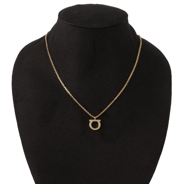 サルバトーレ フェラガモ Salvatore Ferragamo ネックレス ペンダント アクセサリー ガンチーニ 760133 696658 OROGIOBELUC D12 ゴールド アクセ ブランド レディース 人気 プレゼント 誕生日 結婚式 二次会 パーティー おしゃれ 入学式 卒業式 母の日 30代 40代 50代 新品_4