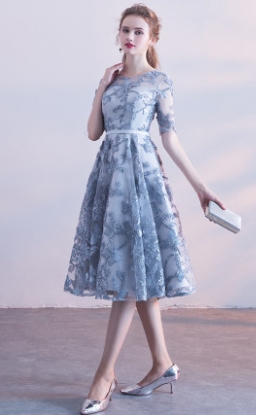 ドレス レディース ワンピース 大きいサイズ XL 2XL 3XL ひざ丈 レース 刺繍 ラウンドネック ウエストマーク 花柄 大人 上品 レトロ エレガント きれいめ かわいい おしゃれ 着痩せ 細見え 休日 デート お出かけ お呼ばれ パーティー イベント ステージ 結婚式 二次会 披露宴