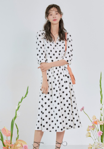 ワンピース ドレス 婦人服 プリント柄 ロング丈 シンプル カジュアル クール 20代 30代 40代 レディース 女性 オフィス OL 通勤 お出かけ デート お買い物 普段使い 大人可愛い 大人女子 こなれ感 春 夏 秋 S M L 白 黒