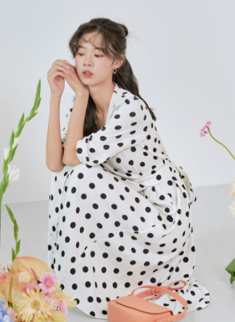 ワンピース ドレス 婦人服 プリント柄 ロング丈 シンプル カジュアル クール 20代 30代 40代 レディース 女性 オフィス OL 通勤 お出かけ デート お買い物 普段使い 大人可愛い 大人女子 こなれ感 春 夏 秋 S M L 白 黒