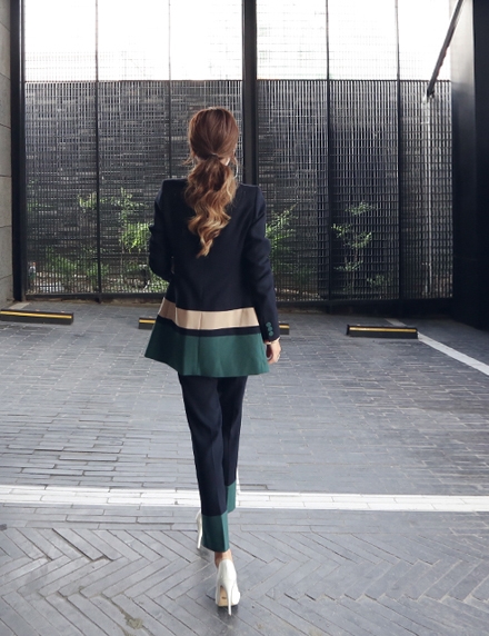 セットアップ 上下 レディース パンツスーツ カラーブロック ジャケット テーラードカラー ダブルブレスト チュニック丈 パンツ ストレート アンクル丈 足首見せ ハイウエスト 配色ボタン シンプル きれいめ おしゃれ 大人 かっこいい クール 上品 通勤 お出かけ 脚長 黒 セットアップ 上下 レディース パンツスーツ カラーブロック