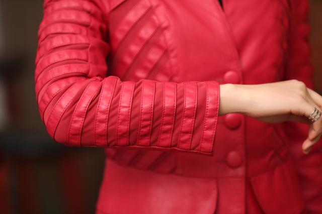 ジャケット レザー カジュアル スリム 秋 冬 春 スクエアネック フロントボタン 大人 すっきり ボーダー風切替え 背中ゴールドプレート 立体感 上品 おしゃれ かっこいい スタイリッシュ クール ゴージャス セレブ風 セレカジ お出かけ デート 大きいサイズ ブラック レッドの通販は ジャケット レザー カジュアル スリム 秋 冬 春 スクエアネック フロントボタン 大人 すっきり ボーダー風切替え 背中ゴールドプレート 立体感 上品 おしゃれ かっこいい スタイリッシュ クール ゴージャス セレブ風 セレカジ お出かけ デート 大きいサイズ ブラック レッドの通販は