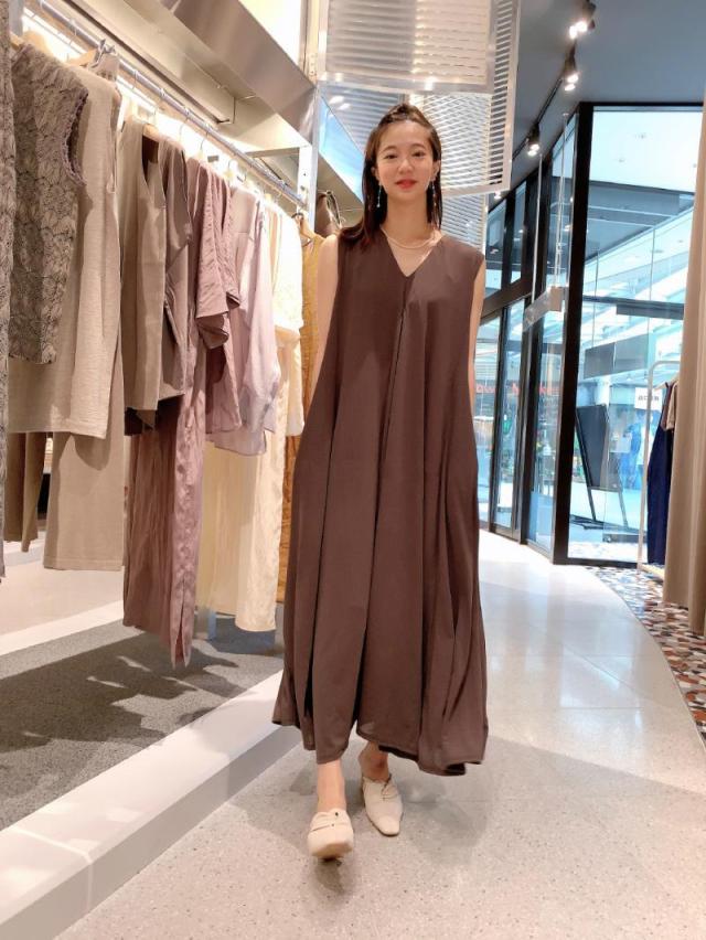 衣装 レディース ノースリーブ 黒 ロング丈 マキシ丈 無地 分かりやすい Vのど頚 A生産ライン 衣嚢付き添い人 ふんわり ドレープ ゆったり 濫りがわしい 大きめ 気が大きい 他愛もない 体型取りまかなう おっ母さん マタニティ 運動場お披露目 成年者 格好のいい 可愛らしい 通い お出かけ 会う約束 旅する 休み日 普段着