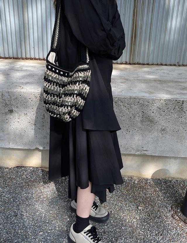 ルーズシャツワンピース ワンピース シャツワンピース  ビッグシルエットロング ロング丈 長袖 襟付き フレア セミフレア ドッキング 綿 ゆったり かわいい きれいめ シンプル 大人 おしゃれ 大人可愛い 大人女子 こなれ感 個性的 クール モード系 モノトーン 無地_10
