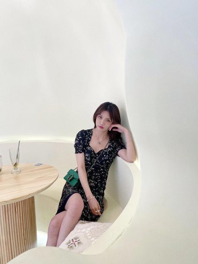 フラワープリントワンピース スリット フレア レディース ひざ丈 膝下