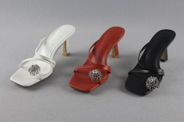 ヒールサンダル シューズ サンダル レディースサンダル ヒールサンダル ヒール 7cmヒール 歩きやすい 履きやすい ビジュー キラキラ 革 レザー 大人可愛い きれいめ シンプル 大人 上品 おしゃれ お洒落 大人っぽい 女っぽ 無地 春 夏 10代 20代 30代 レディース デート お出