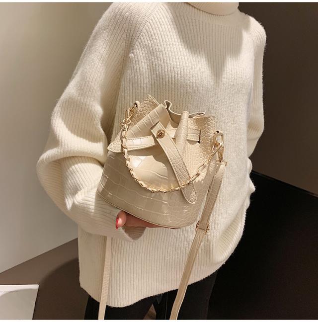 巾着 バッグ レディース クロコダイル 型押し 2way 斜めがけ 肩掛け