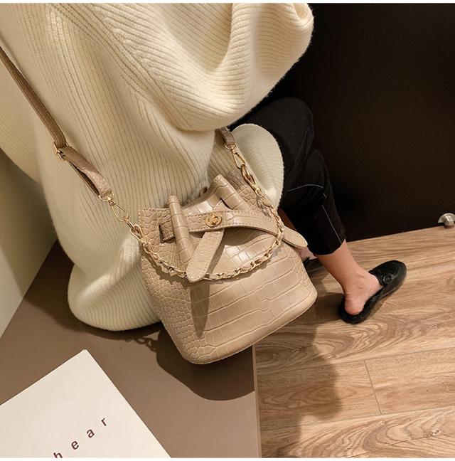 巾着 バッグ レディース クロコダイル 型押し 2way 斜めがけ 肩掛け