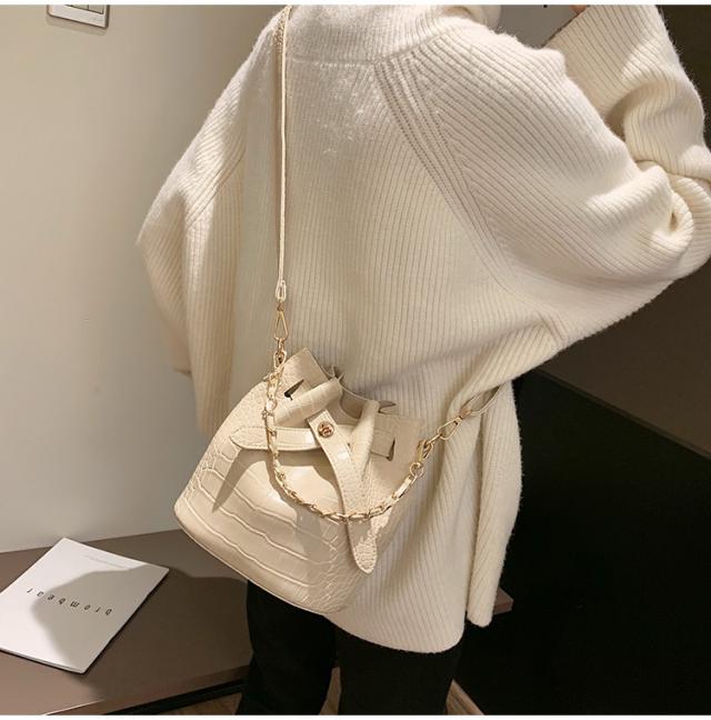 巾着 バッグ レディース クロコダイル 型押し 2way 斜めがけ 肩掛け