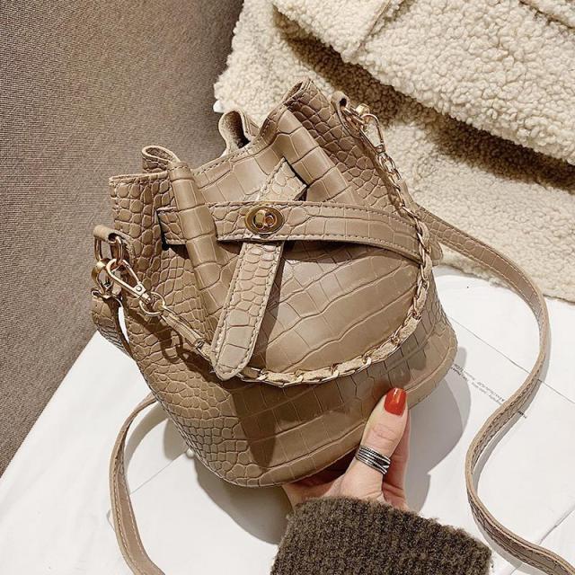 巾着 バッグ レディース クロコダイル 型押し 2way 斜めがけ 肩掛け