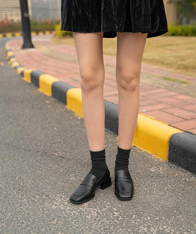 ローファー シューズ  ヒール スクエアトゥ レディース 黒 無地 韓国 PU 大人 可愛い きれいめ シンプル カジュアル オフィス ビジネス フォーマル 上品 お洒落 メンズライク マニッシュ プレッピー  春 秋 冬 OL 学生 通勤 通学 デート 定番 歩きやすい お出かけ 普段使い ローファー シューズ ヒール スクエアトゥ レディース 黒 無地 韓国 PU