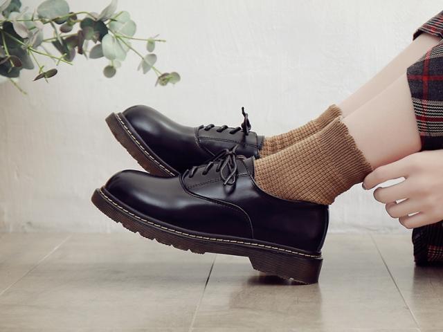 フラットシューズ 歩きやすい レディース レースアップ