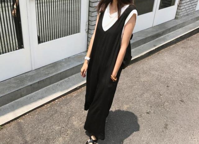 サロペット パンツ ワイドレッグパンツ ワイド オーバーオール ポケット付き 9分丈 九分丈 クロップドパンツ ルーズ ゆったり ゆるだぼ 楽ちん カジュアル 無地 シンプル 大人可愛い かわいい 可愛い 大人女子 おしゃれ お洒落 通勤 通学 学生 お出かけ デート 旅行 休日 普_15