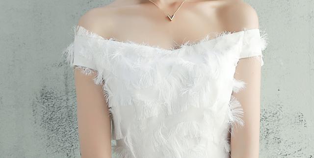 オフショルダー ロング ドレス  Aライン フェザー 装飾 羽飾り ふわふわ デコルテ見せ 背中開き 肌見せ ウエスト 切り替え ふんわり シンプル 上品 大人 可愛い フェミニン 清楚 おしゃれ 個性的 パーティー イベント 花嫁 二次会用 衣装 謝恩会 発表会 白 大きいサイズ 2XL オフショルダー ロング ドレス Aライン フェザー 装飾 羽飾り ふわふわ