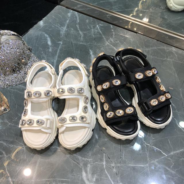 スポーツサンダル ビジュー ブラットフォーム シューズ 厚底 ダッドサンダル キラキラ ビーズ 歩きやすい 履きやすい ボリュームヒール 学生 大人 可愛い カジュアル おしゃれ 脚長効果 インパクト かっこいい スポーティー 個性的 クール らくちん 夏 お出かけ お散歩