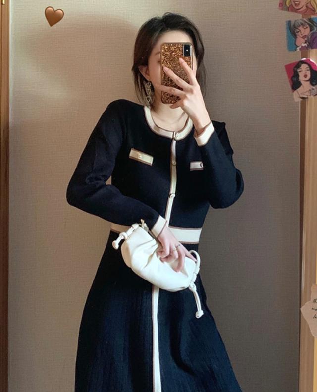 ニット ワンピース ひざ丈 長袖 プリーツスカート 春 秋 冬 パイピング ワンピドレス ラウンドネック 前開 フロントボタン 切り替えデザイン 細身 美スタイル きれいめ 清楚 上品 シンプル しなやか フェミニン 大人 女子 かわいい カジュアル オフィス ママ お呼ばれ デート