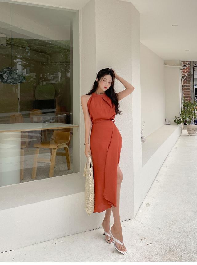 セットアップ レディース ラップスカート 夏 ノースリーブ 薄手 ホルターネック バックコンシャス  リボン  膝下 ミドル丈 ツーピース 上下 二点セット シンプル ナチュラル カジュア エレガント フェミニン 大人 女子 パーティー 二次会 旅行 リゾート お出かけ 3色展開 黒 セットアップ レディース ラップスカート 夏 ノースリーブ 薄手