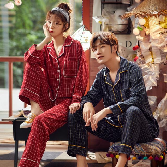 ペア パジャマ 上下セット トップス ボトムス 2点セット パンツ ルームウェア ズボン 部屋着 寝巻き ロング ロング丈 袖あり 長袖 Vネック 襟付き 前開き ウエストゴム 綿 ツーピース かわいい 大人可愛い シンプル カジュアル 大人 おしゃれ お洒落 大人女子 ロゴ 英字 柄 チ